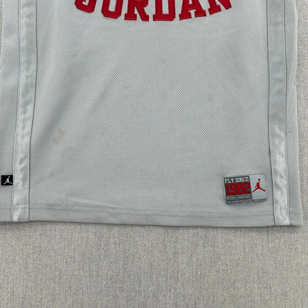 Air Jordan 23 Jersey Youth Size Large Gray Sleeveless Graphic Jumpman Logo #23
